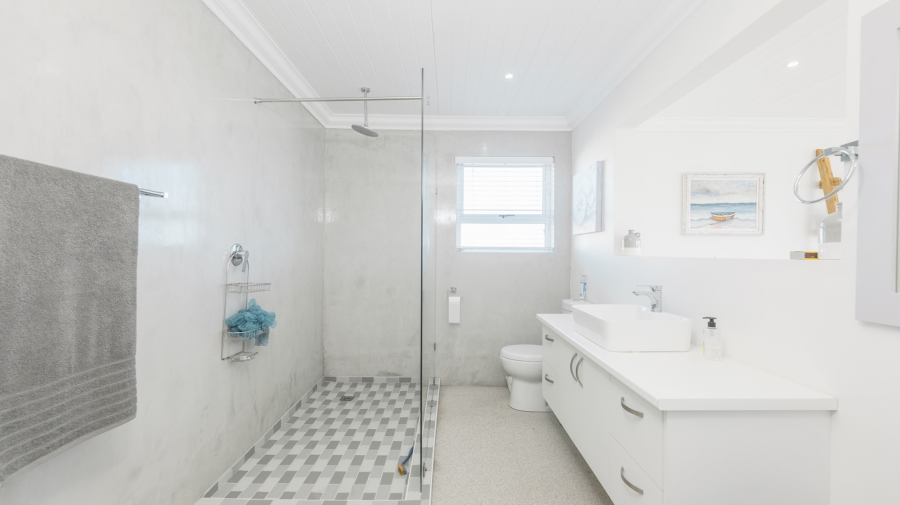 4 Bedroom Property for Sale in Struisbaai Western Cape